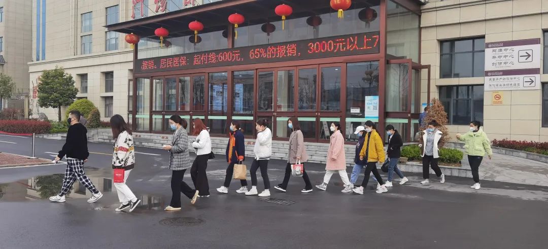 鄭州西區(qū)中醫(yī)院百余人醫(yī)護(hù)團(tuán)隊再出征，增援我市全民核酸檢測！