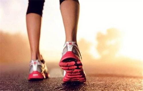 同樣是走路，有人走出長壽，有人走廢膝蓋！每天怎樣走最好？