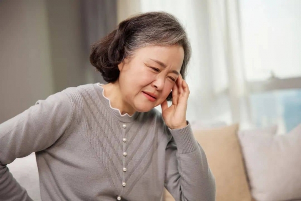 _507701483_banner_頭暈眼花的老年人.jpg 3-tuya.jpg