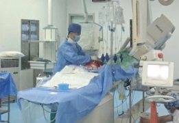 65歲大爺帶孫子玩耍，身體不會動了！提醒：這些情況要注意！