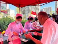 專家齊聚！走進(jìn)社區(qū)、學(xué)校健康義診，愛心不?！ぁぁぁぁぁ? /></a></div>
                                <div   id=