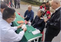 金秋重陽(yáng)，守護(hù)健康，鄭州西區(qū)中醫(yī)院專家團(tuán)隊(duì)進(jìn)社區(qū)開展愛心義診活動(dòng)