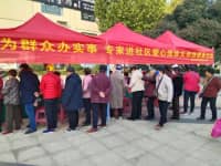 鄭州西區(qū)中醫(yī)院專家愛心義診，以行動普及健康，引導公眾健康理念