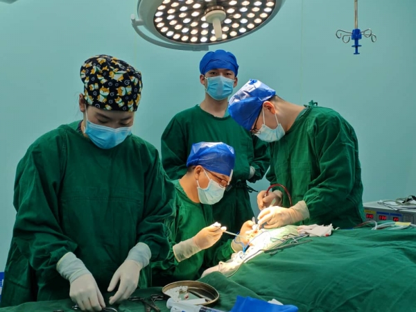 頭痛、出血，緊急治療后，50旬的他再次千里趕來