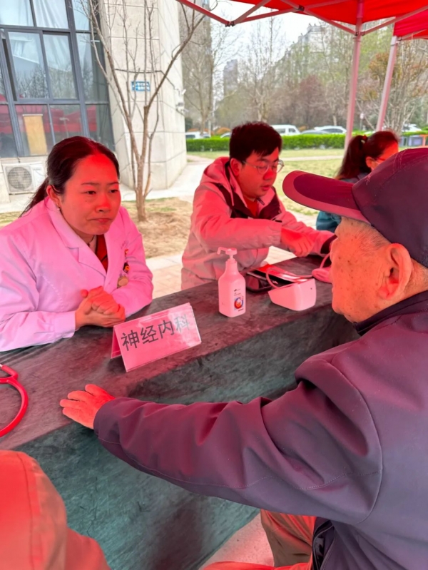 讓百姓有“醫(yī)”靠，鄭西專家義診送健康