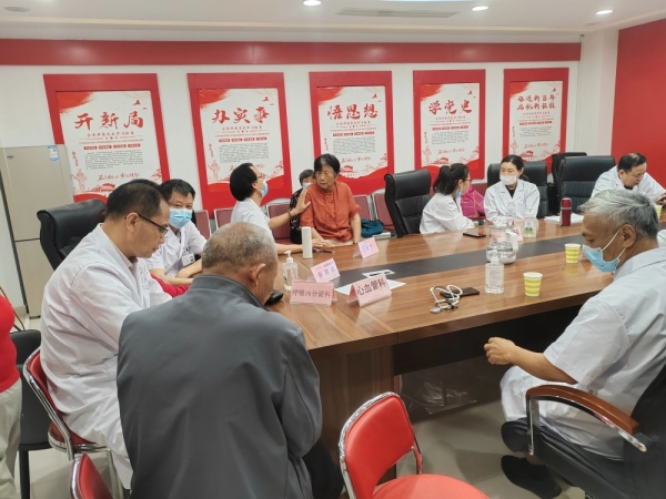 鄭州西區(qū)中醫(yī)院專家暖心義診走進(jìn)社區(qū)，健康福祉送萬(wàn)家